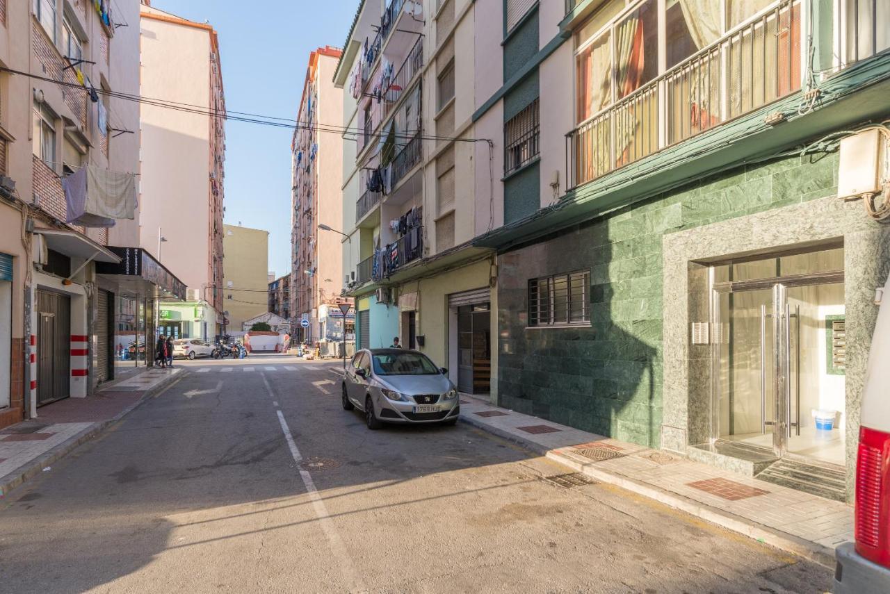 Ole Hostels Malaga Zambrano Exteriér fotografie